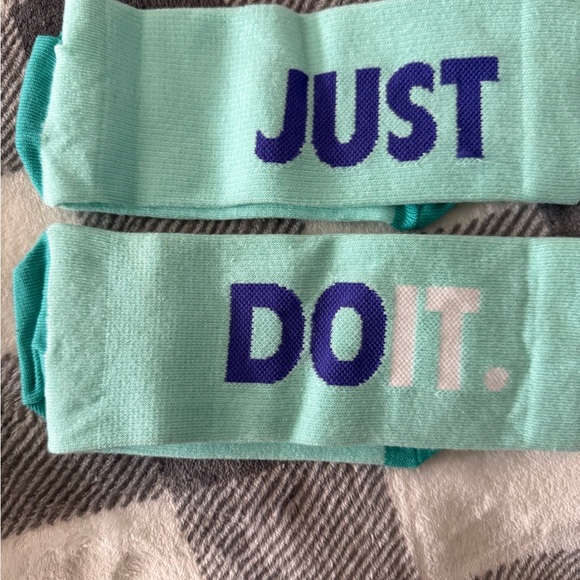 NWOT Nike Mint Green Socks with Slogan - Picture 1 of 2
